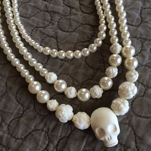 Skull Roses & Pearls Necklace